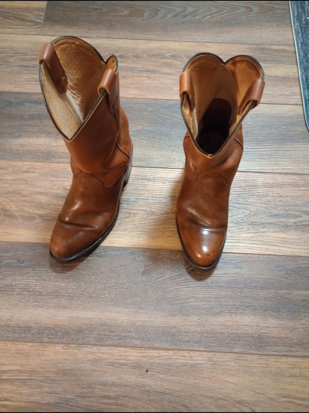 Serra  Double H. Men's Tan Leather Cowboy Boots Size. 8 1/2 Oil Chemical Resist